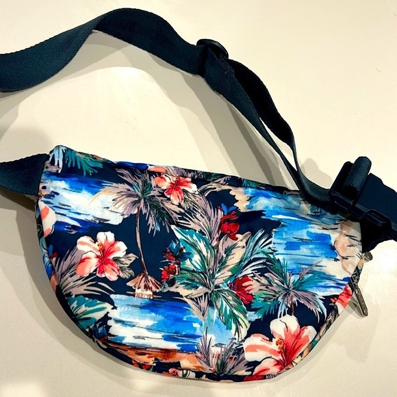 LESPORTSAC EVERYDAY BELT BAG Tropical Vibes Hawaiian Fanny Essential RARE - Picture 6 of 9